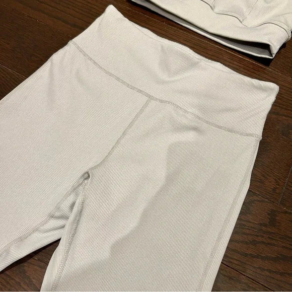 Athletic Ribbed Workout Set - Picture 10 of 10